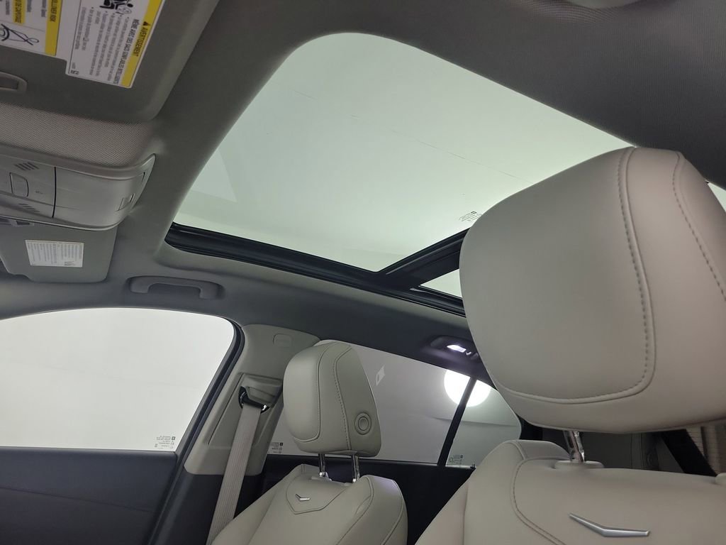 Certified 2023 Cadillac XT4 Luxury w/ Cold Weather Package image 17