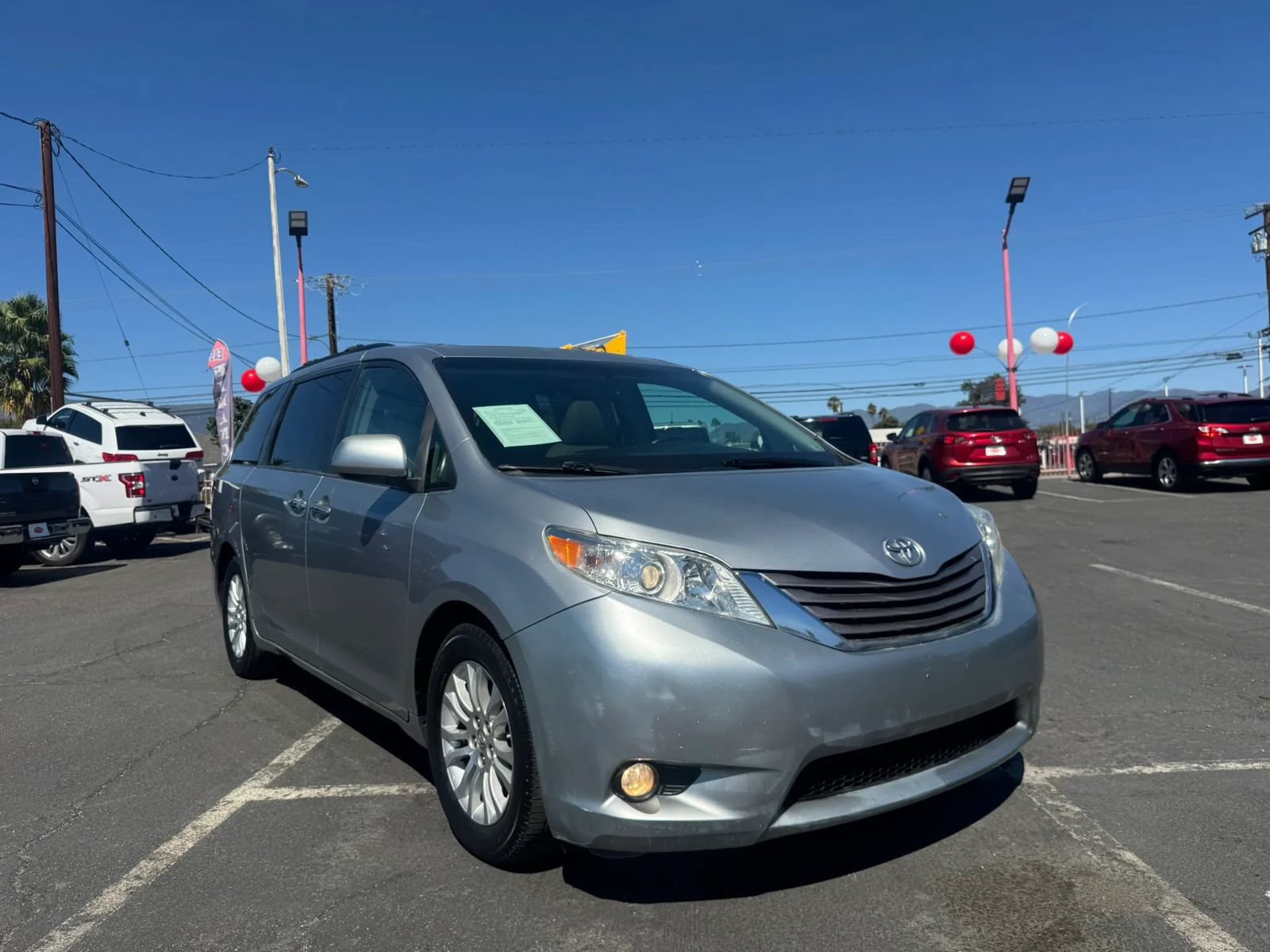 Used 2016 Toyota Sienna XLE w/ XLE Navigation Package FWD image 13