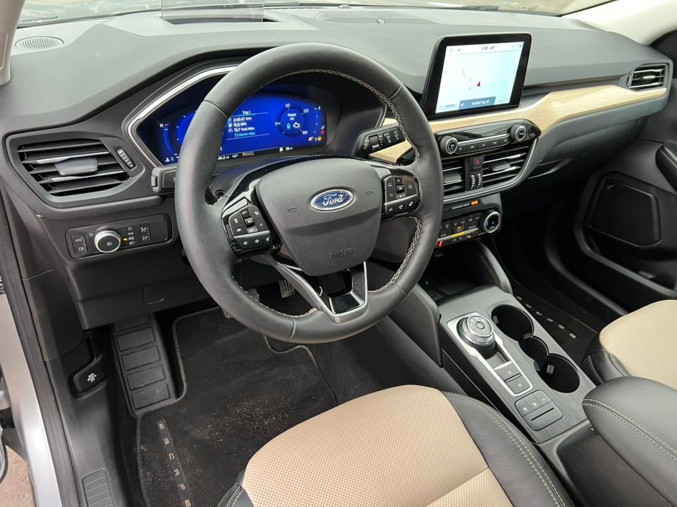 Certified 2022 Ford Escape Titanium w/ Titanium Elite Package image 16