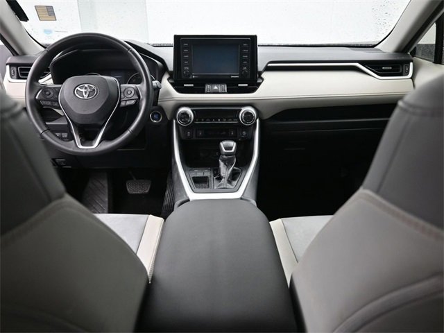 Used 2020 Toyota RAV4 XLE Premium image 18