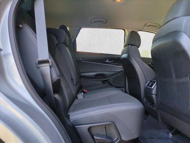 Used 2017 Kia Sorento FWD image 18