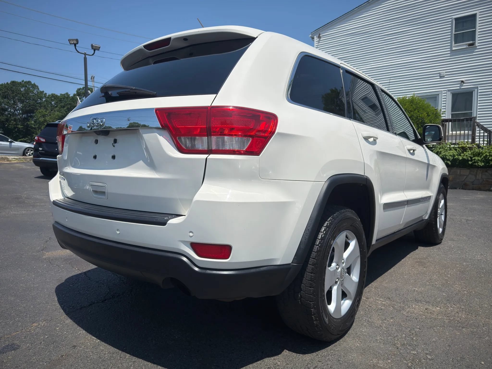 Used 2011 Jeep Grand Cherokee Laredo AWD/4WD image 7