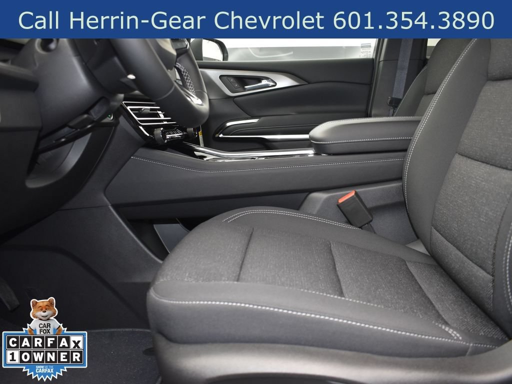 Used 2025 Chevrolet Traverse LT FWD image 12