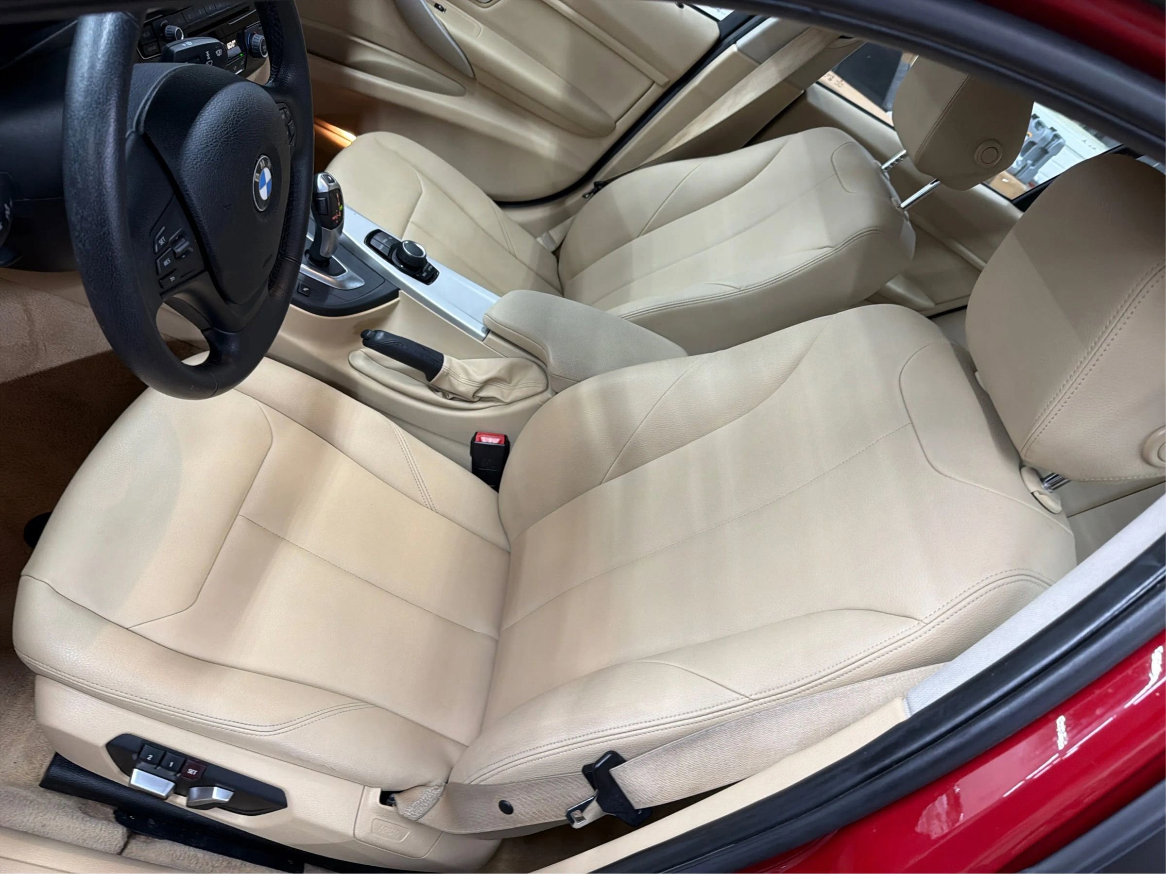 Used 2016 BMW 320i Sedan RWD image 28