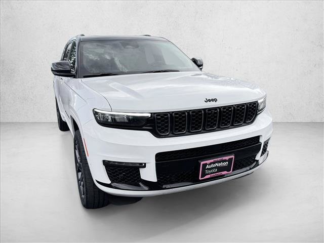 Used 2025 Jeep Grand Cherokee L Summit AWD/4WD image 3