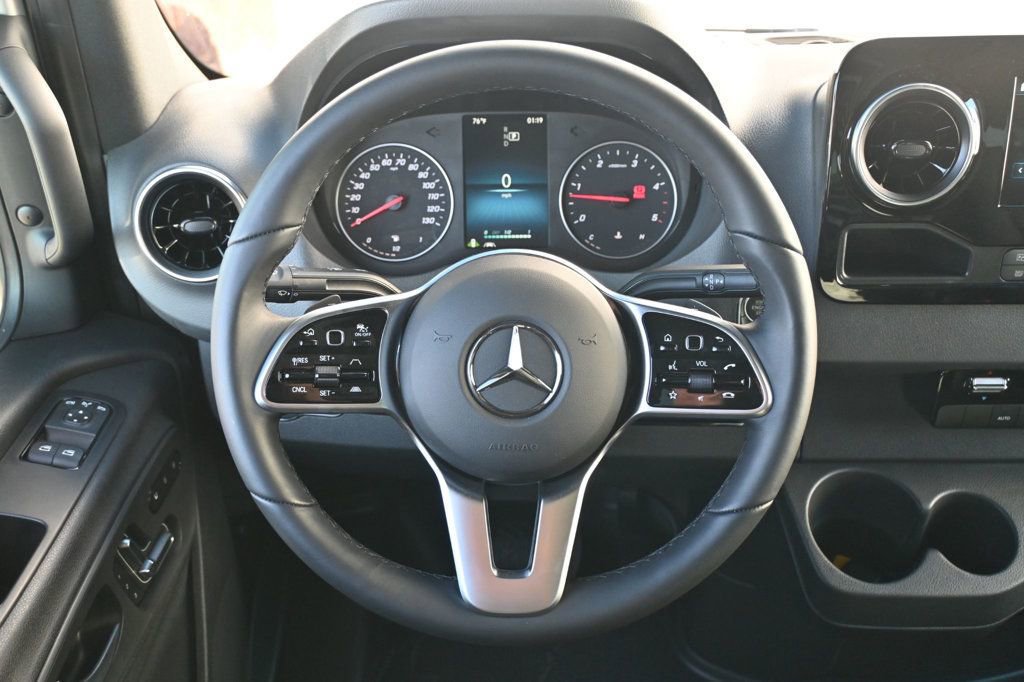 Used 2022 Mercedes-Benz Sprinter 2500 image 10