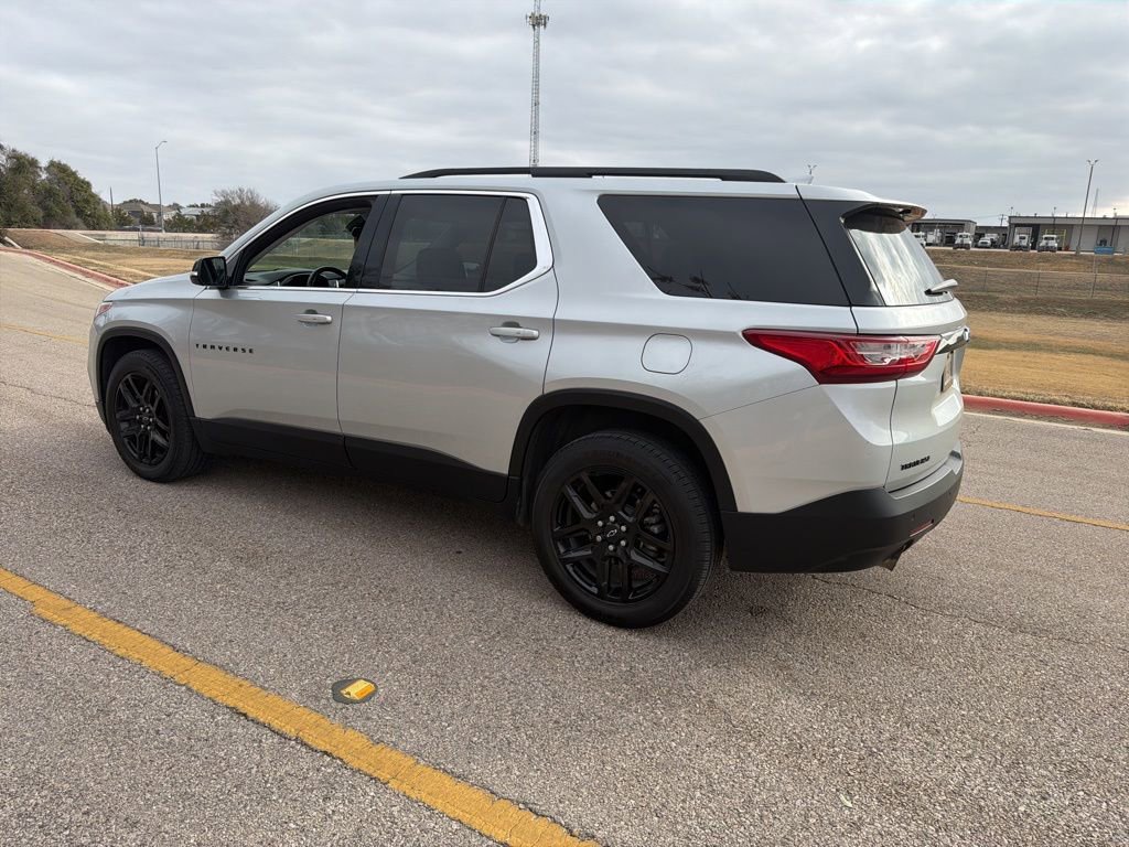 Used 2020 Chevrolet Traverse LT w/ LPO, Blackout Package image 5