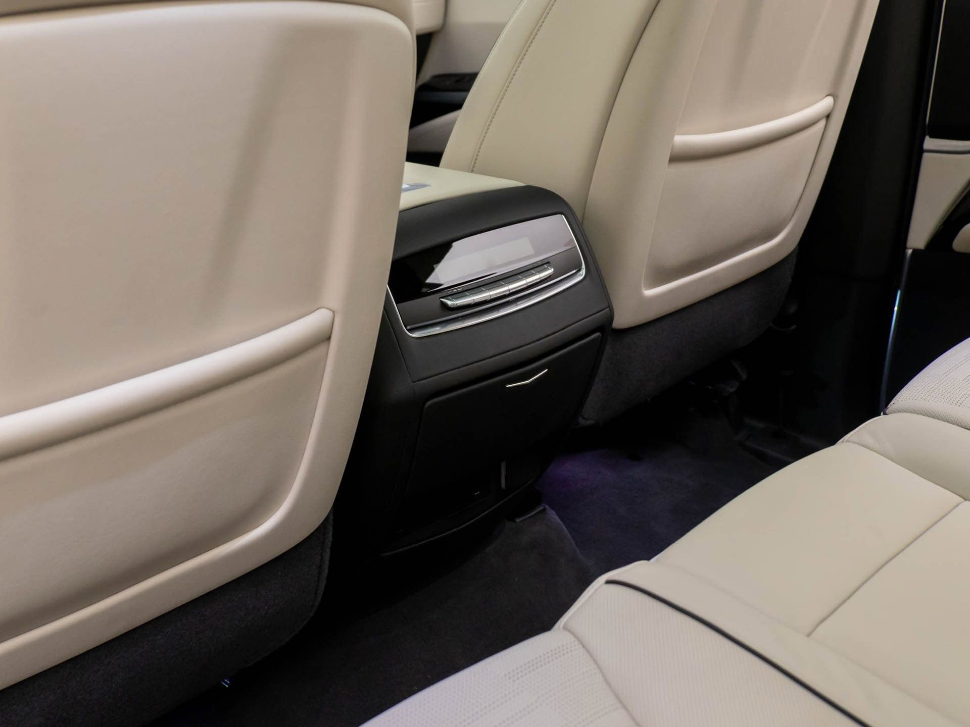 Certified 2025 Cadillac Escalade ESV Sport w/ LPO, ONYX Package image 21