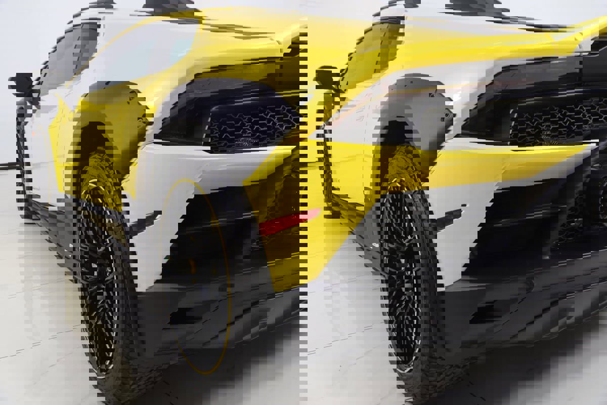 Used 2024 Lamborghini Huracan Sterrato image 37