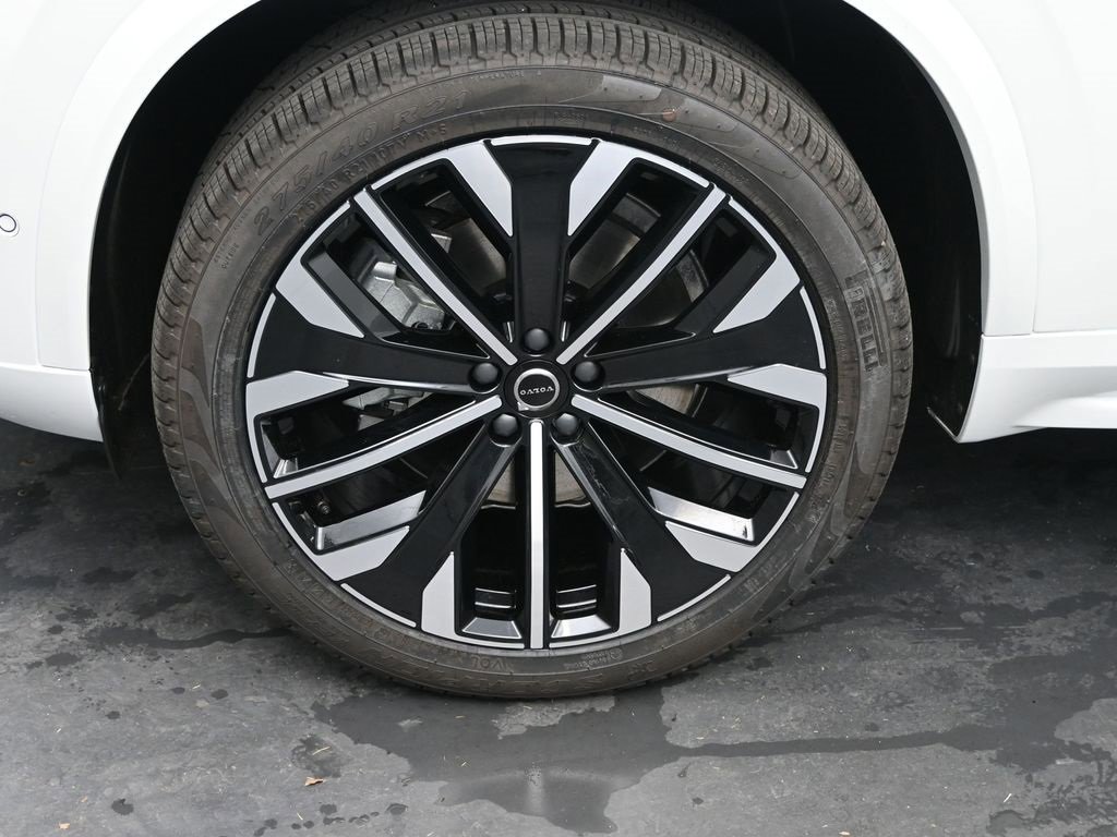 New 2026 Volvo XC90 B6 Plus w/ Protection Package Premier image 9