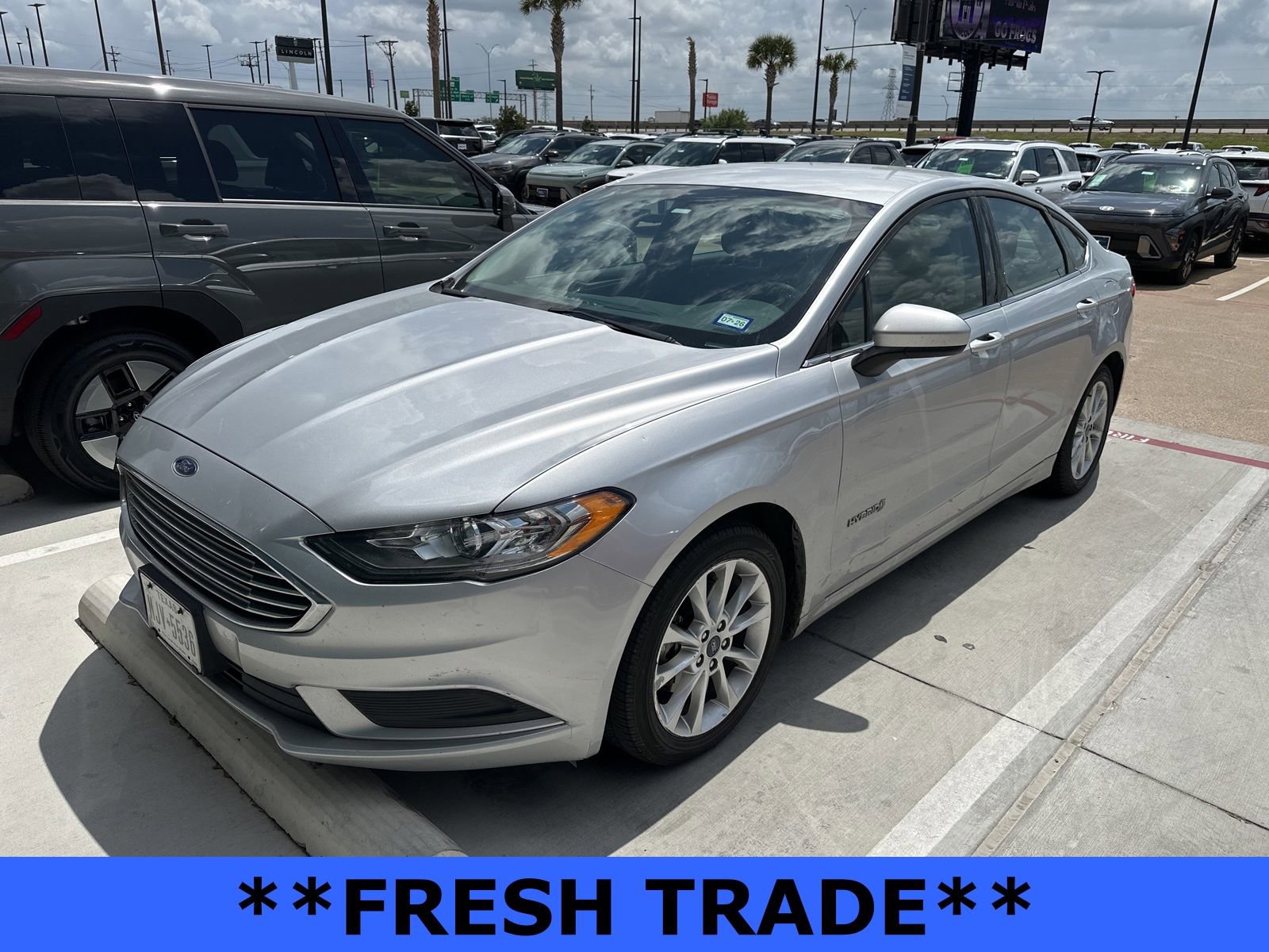 Used 2017 Ford Fusion SE image 1