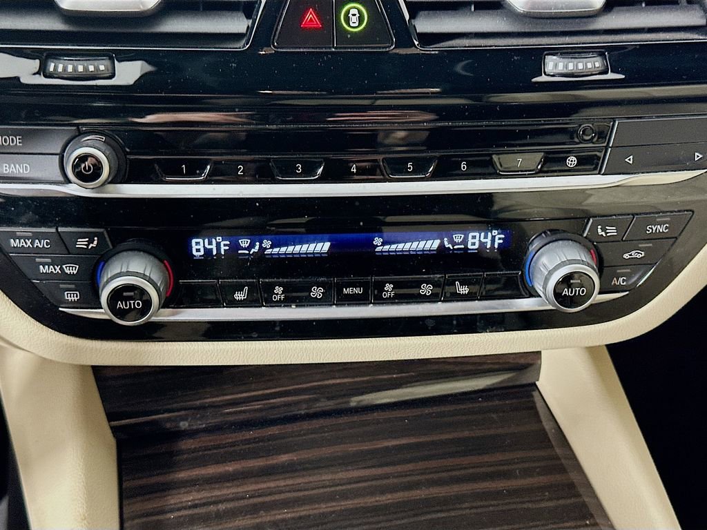 Used 2021 BMW 530i xDrive w/ Premium Package image 16