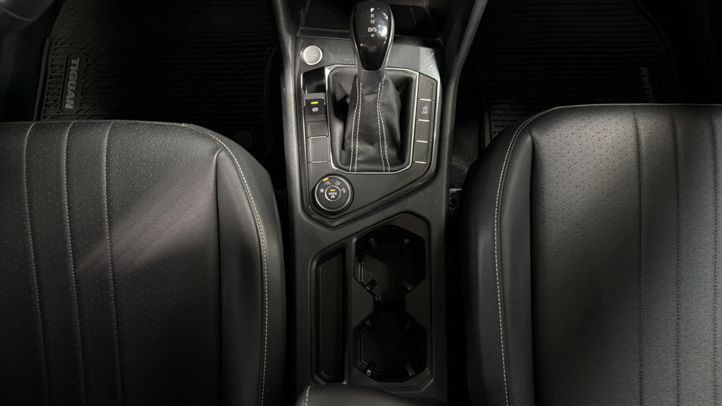 Certified 2024 Volkswagen Tiguan SE AWD/4WD image 37