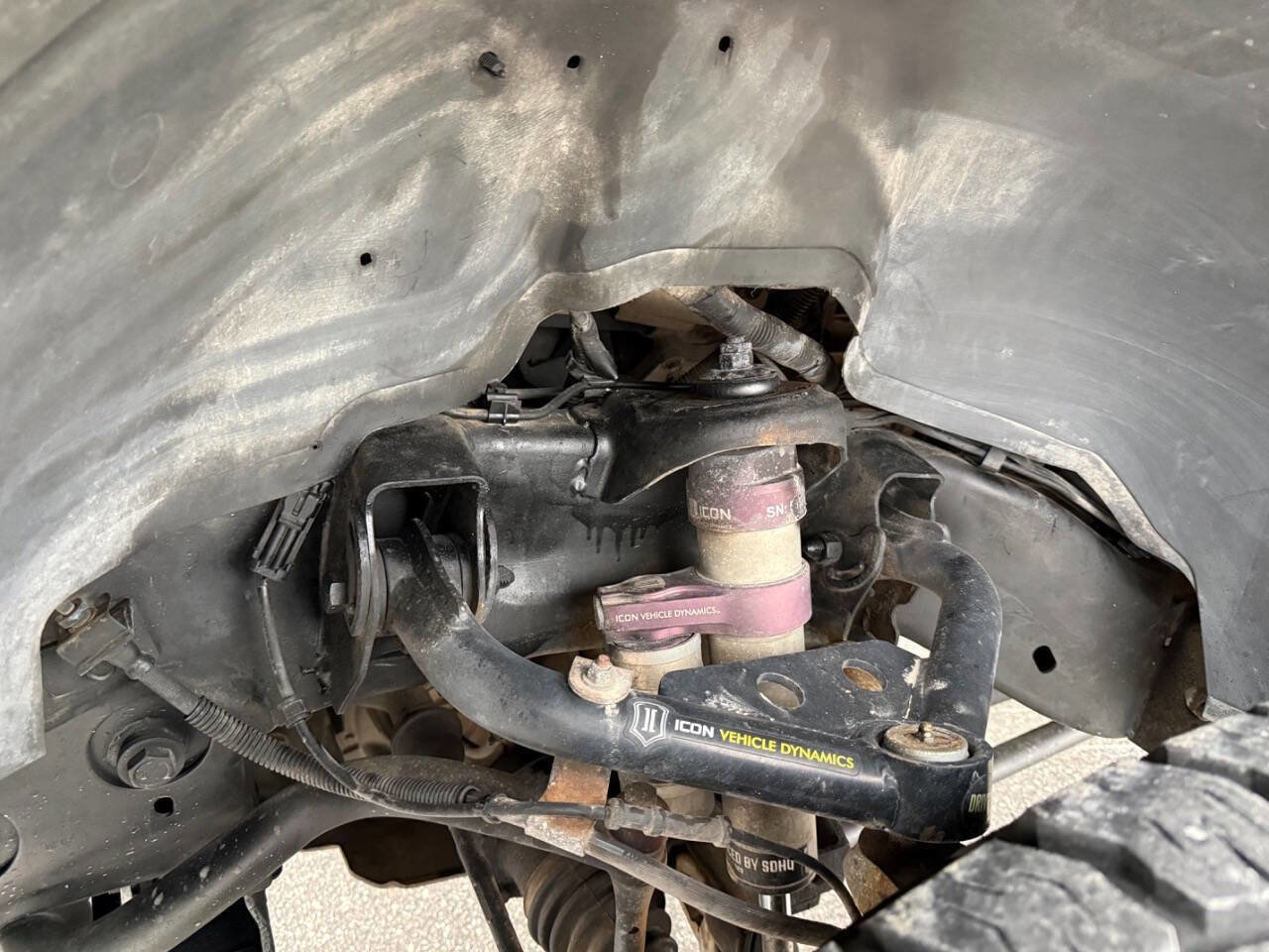 Used 2005 GMC Sierra 2500 SLT w/ Heavy-Duty Power Package image 12