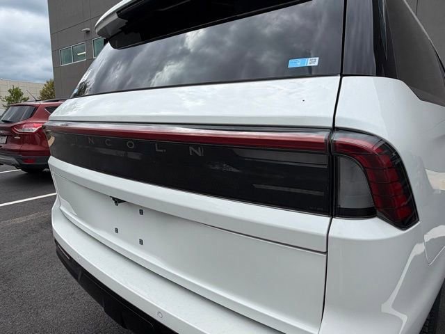 New 2025 Lincoln Navigator L Reserve w/ Jet Appearance Package image 15