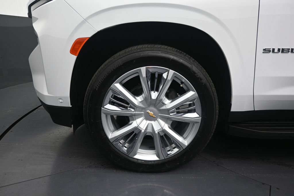 Used 2024 Chevrolet Suburban High Country w/ Advanced Technology Package RWD image 9