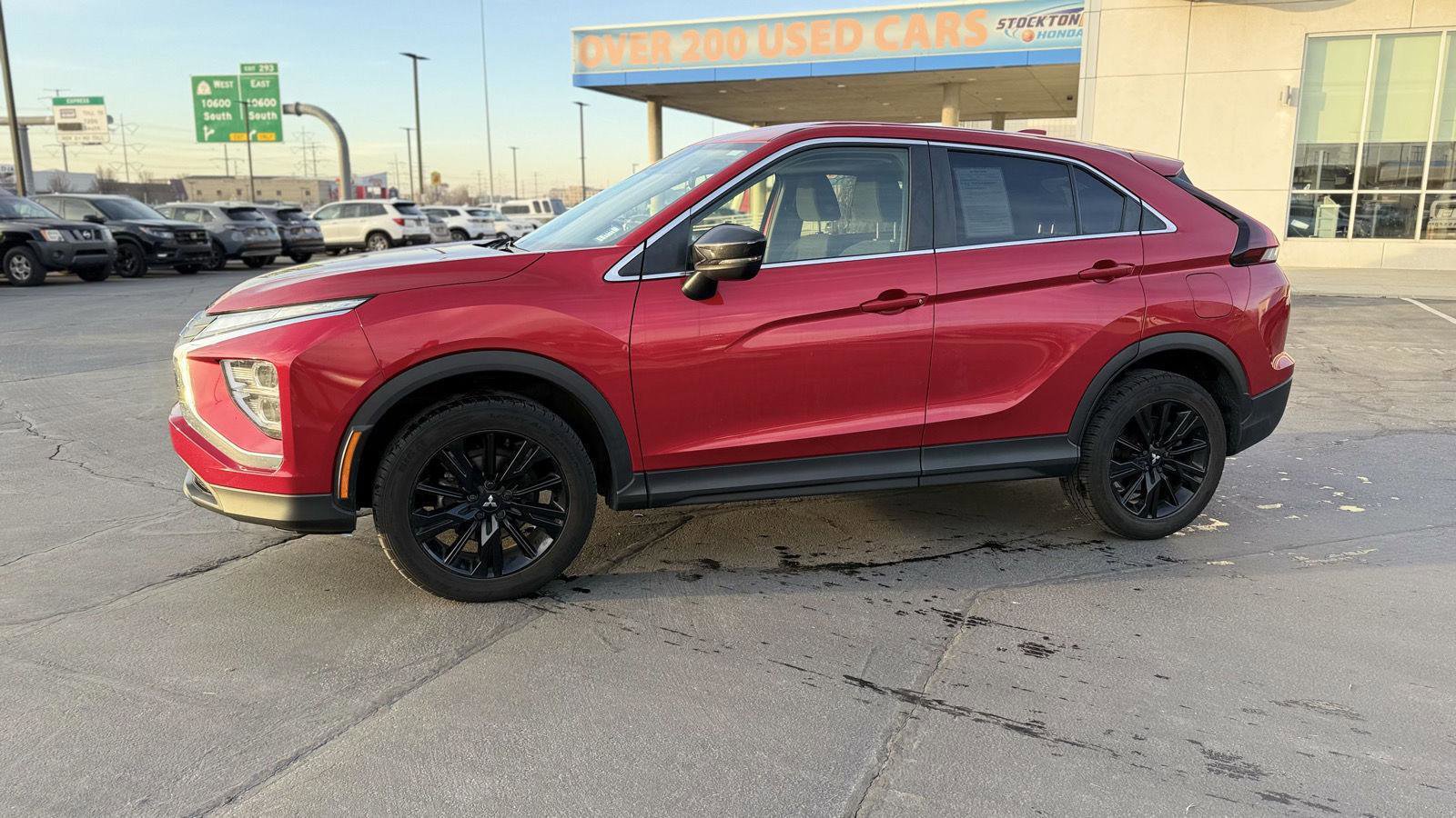 Used 2023 Mitsubishi Eclipse Cross LE image 2