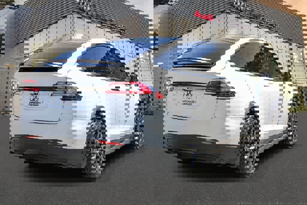 Used 2022 Tesla Model X Plaid AWD/4WD image 4