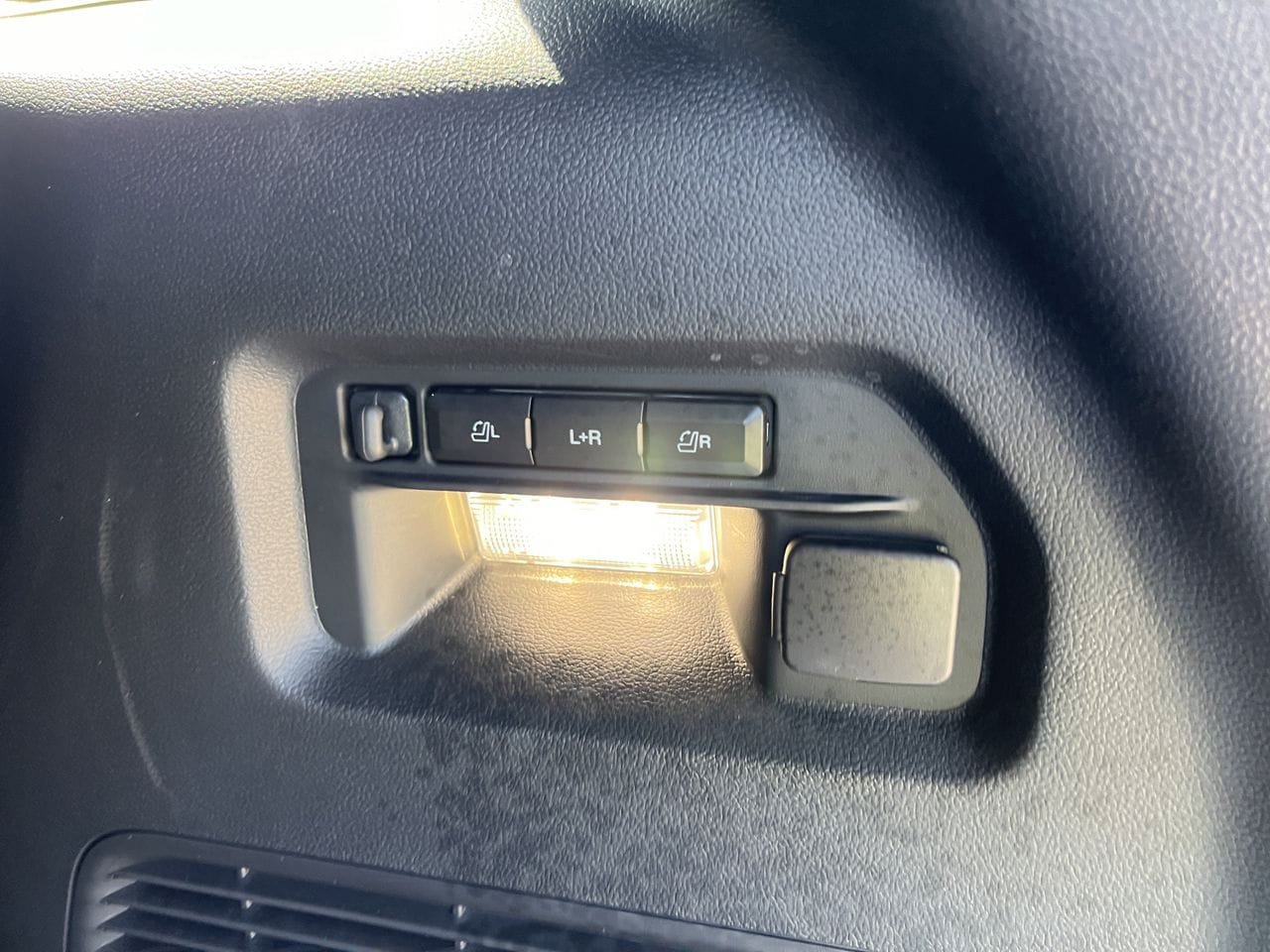 Used 2025 Ford Explorer ST w/ Sun And Sound Package RWD image 28