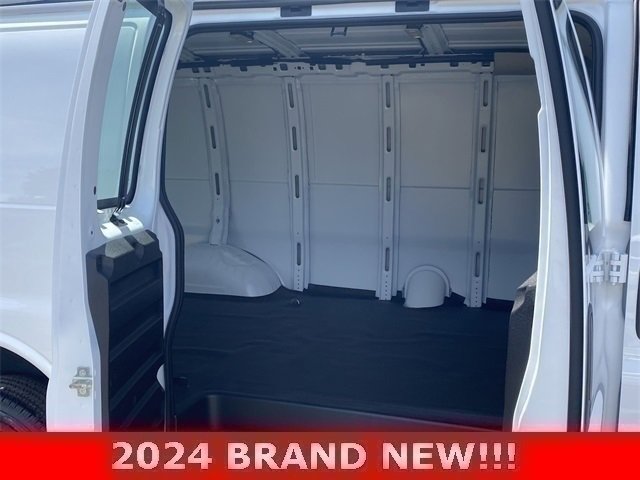 Used 2024 Chevrolet Express 2500 w/ Driver Convenience Package image 22