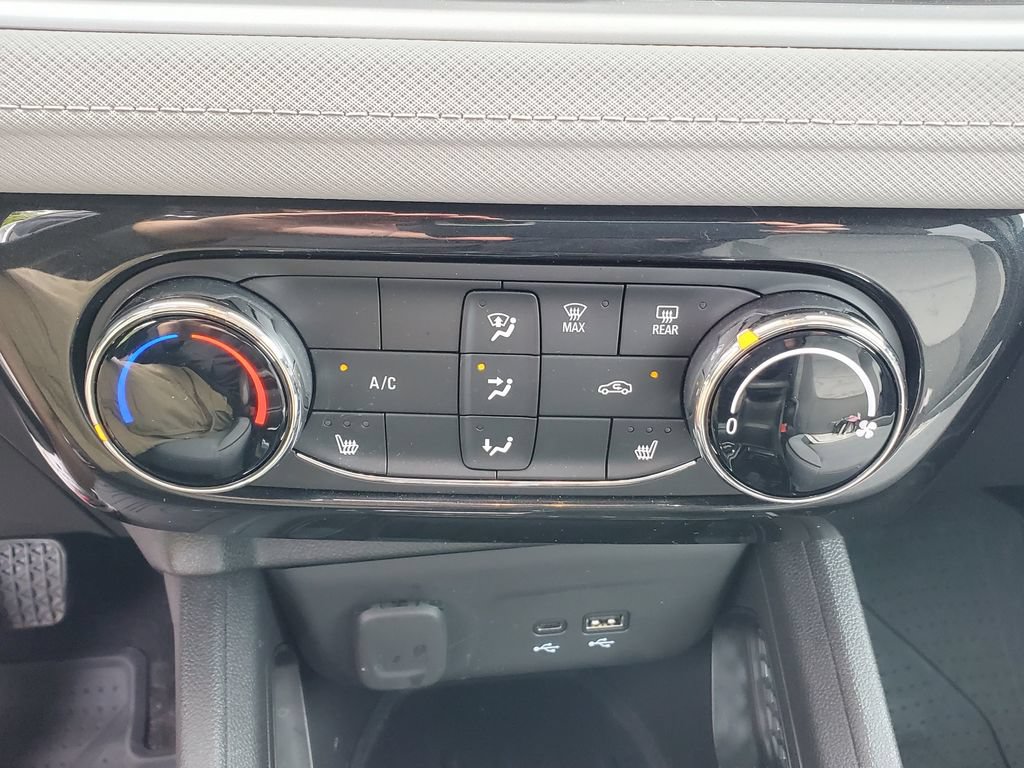 Used 2024 Chevrolet TrailBlazer LT w/ LT Cold Weather Package AWD/4WD image 21