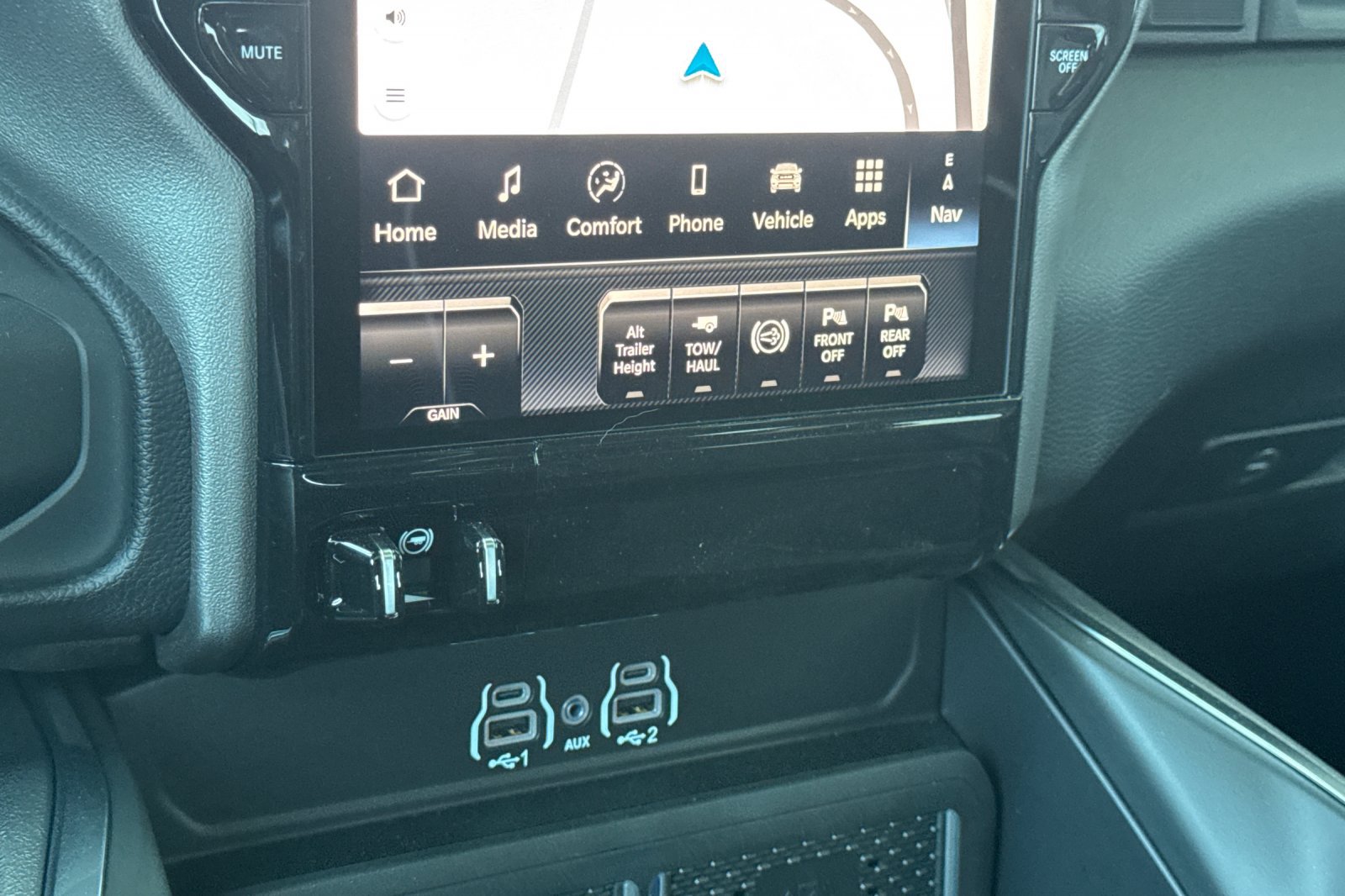 New 2026 RAM 3500 Laramie AWD/4WD image 19