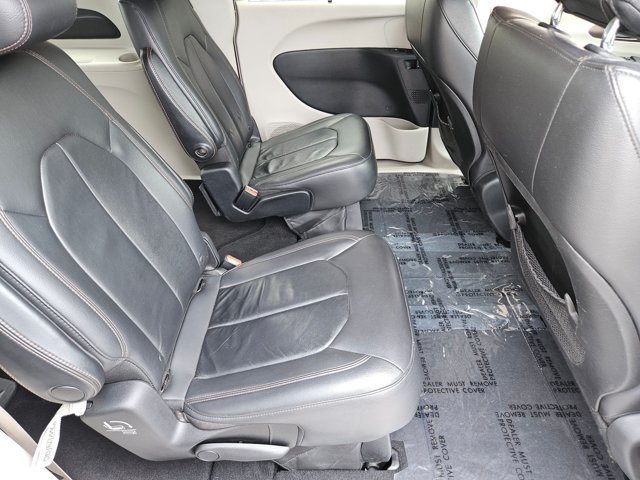 Used 2017 Chrysler Pacifica Touring-L FWD image 23