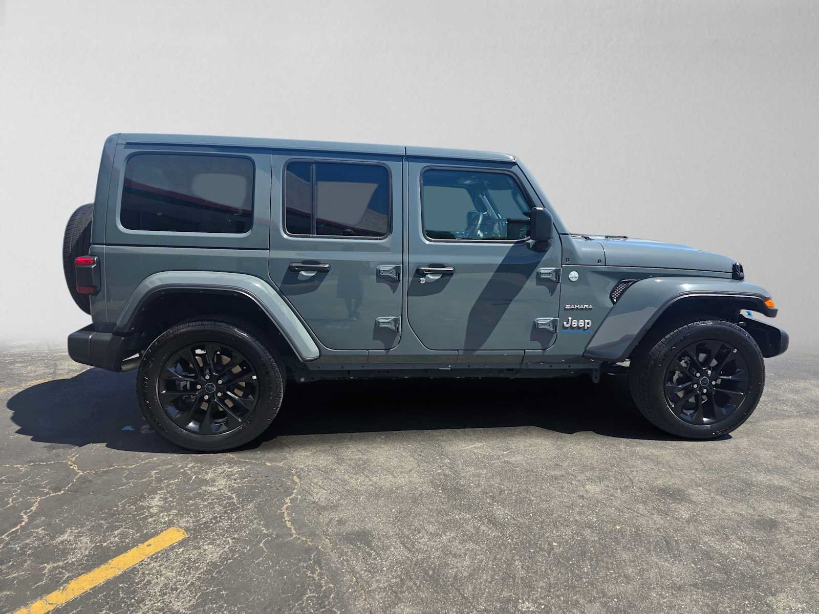 Used 2024 Jeep Wrangler Unlimited Sahara AWD/4WD image 2