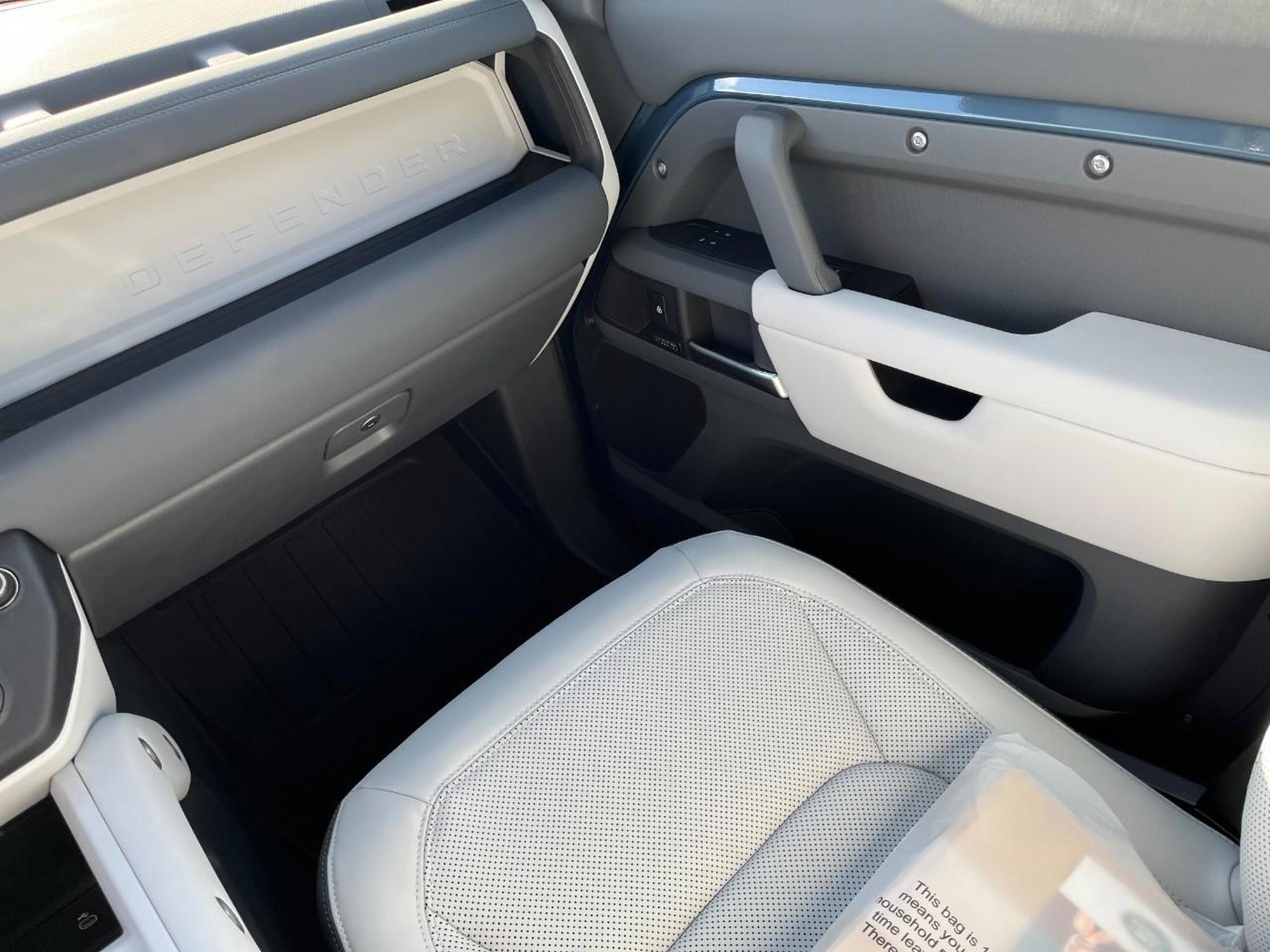 Certified 2025 Land Rover Defender 110 X-Dynamic SE image 19