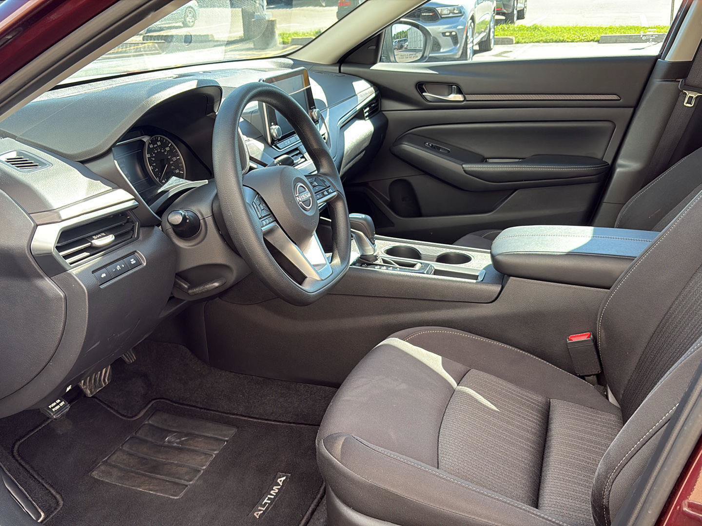 Used 2025 Nissan Altima 2.5 SV FWD image 5