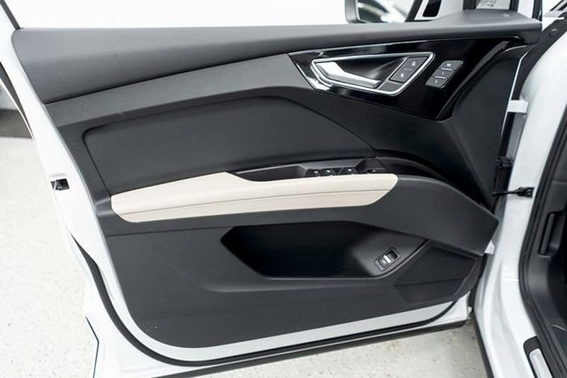 Used 2022 Audi Q4 e-tron Prestige image 14