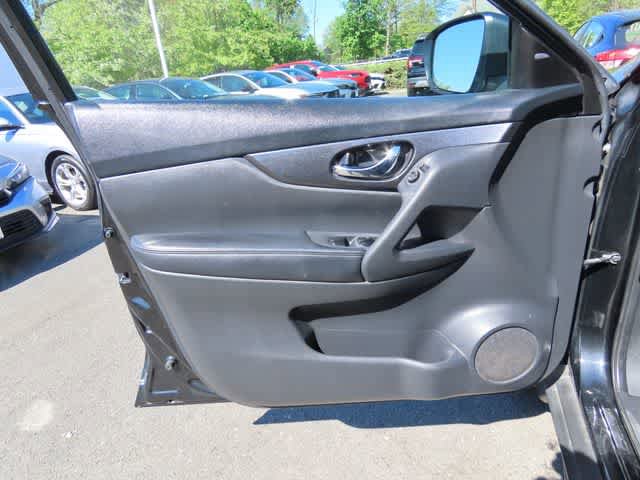 Used 2018 Nissan Rogue SV AWD/4WD image 15