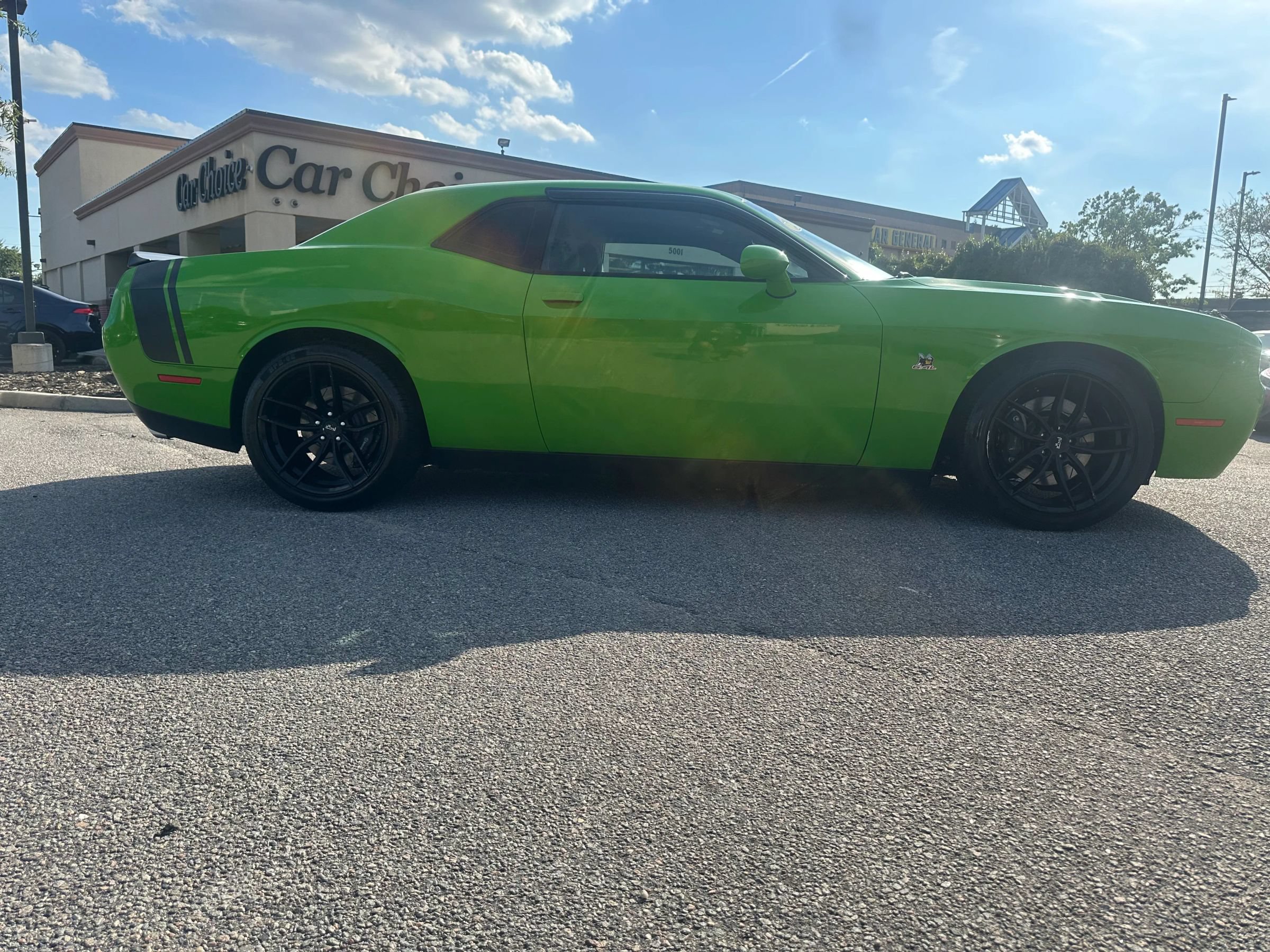 Used 2017 Dodge Challenger R/T Scat Pack RWD image 2