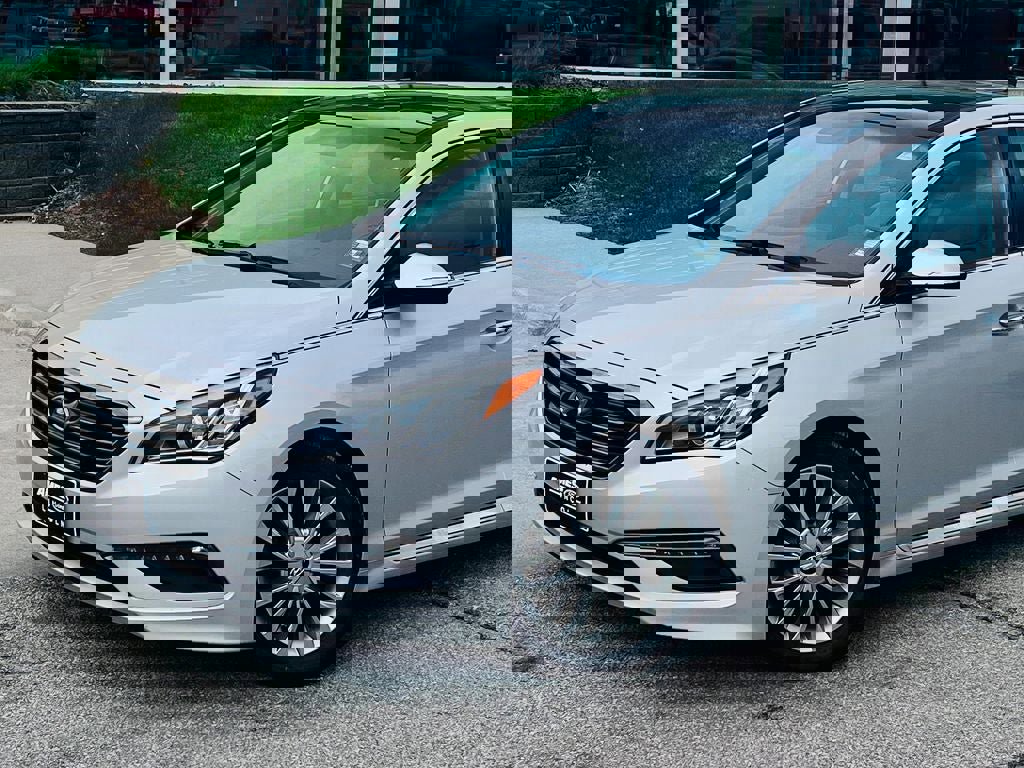 Used 2015 Hyundai Sonata Limited w/ Option Group 05 image 2