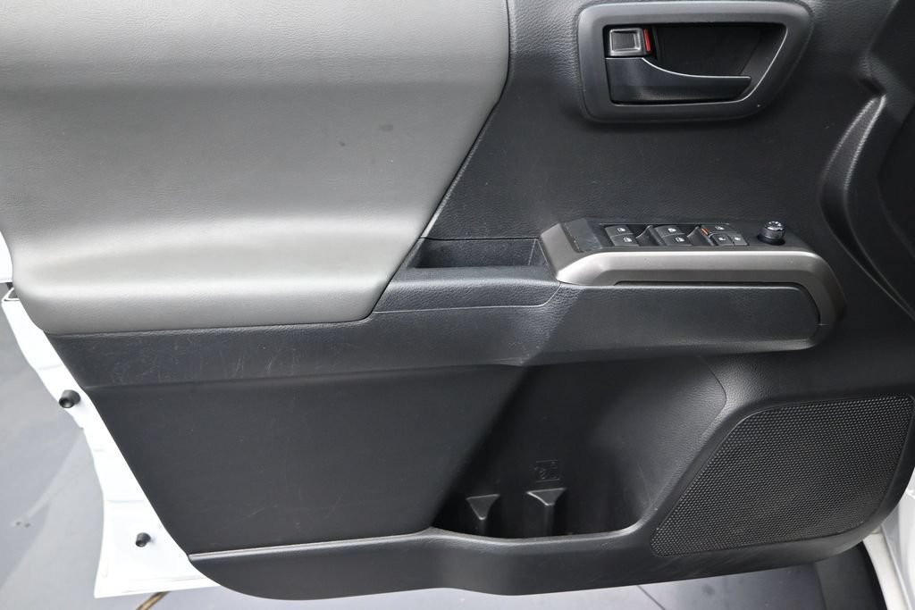 Used 2022 Toyota Tacoma SR5 RWD image 11