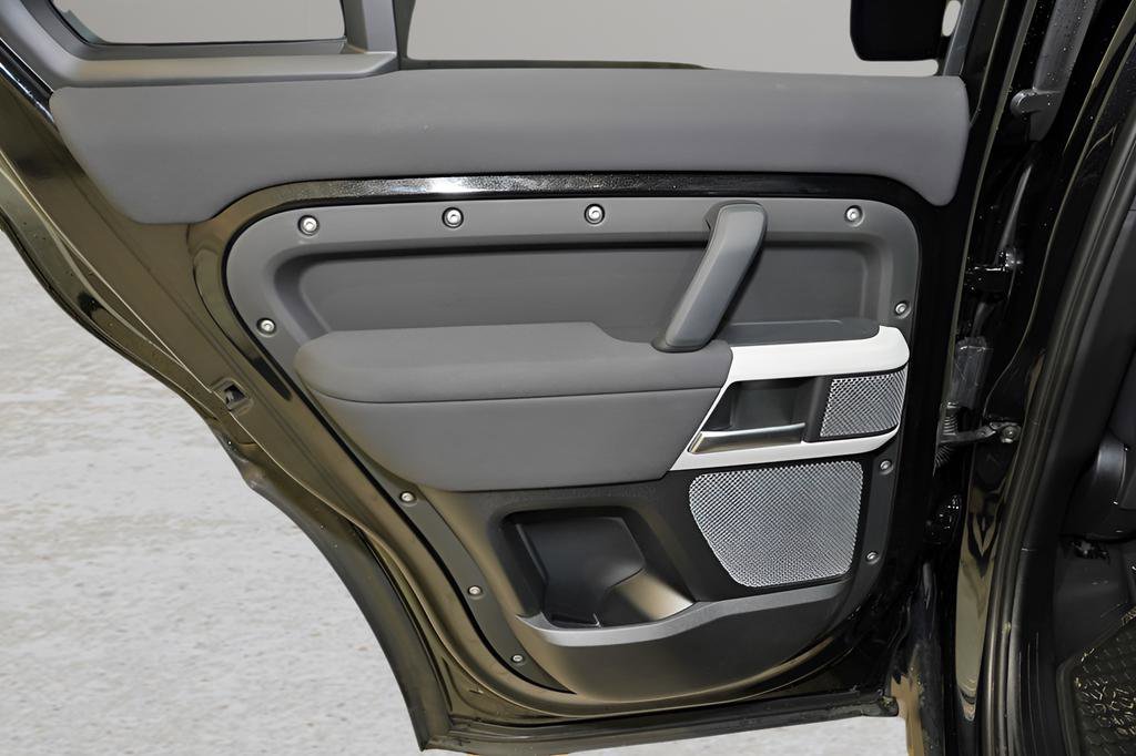 Used 2023 Land Rover Defender 130 SE image 11