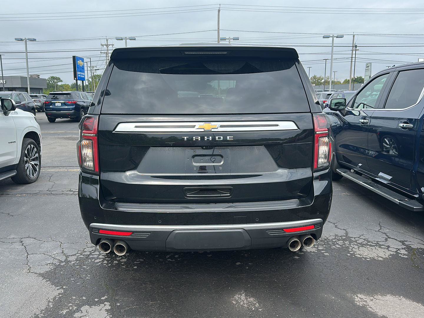 Used 2024 Chevrolet Tahoe High Country AWD/4WD image 3