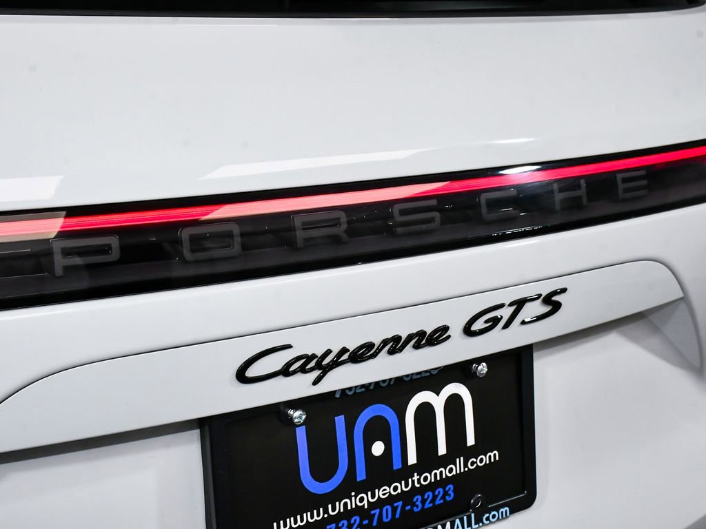 Used 2021 Porsche Cayenne GTS w/ Premium Package Plus AWD/4WD image 91