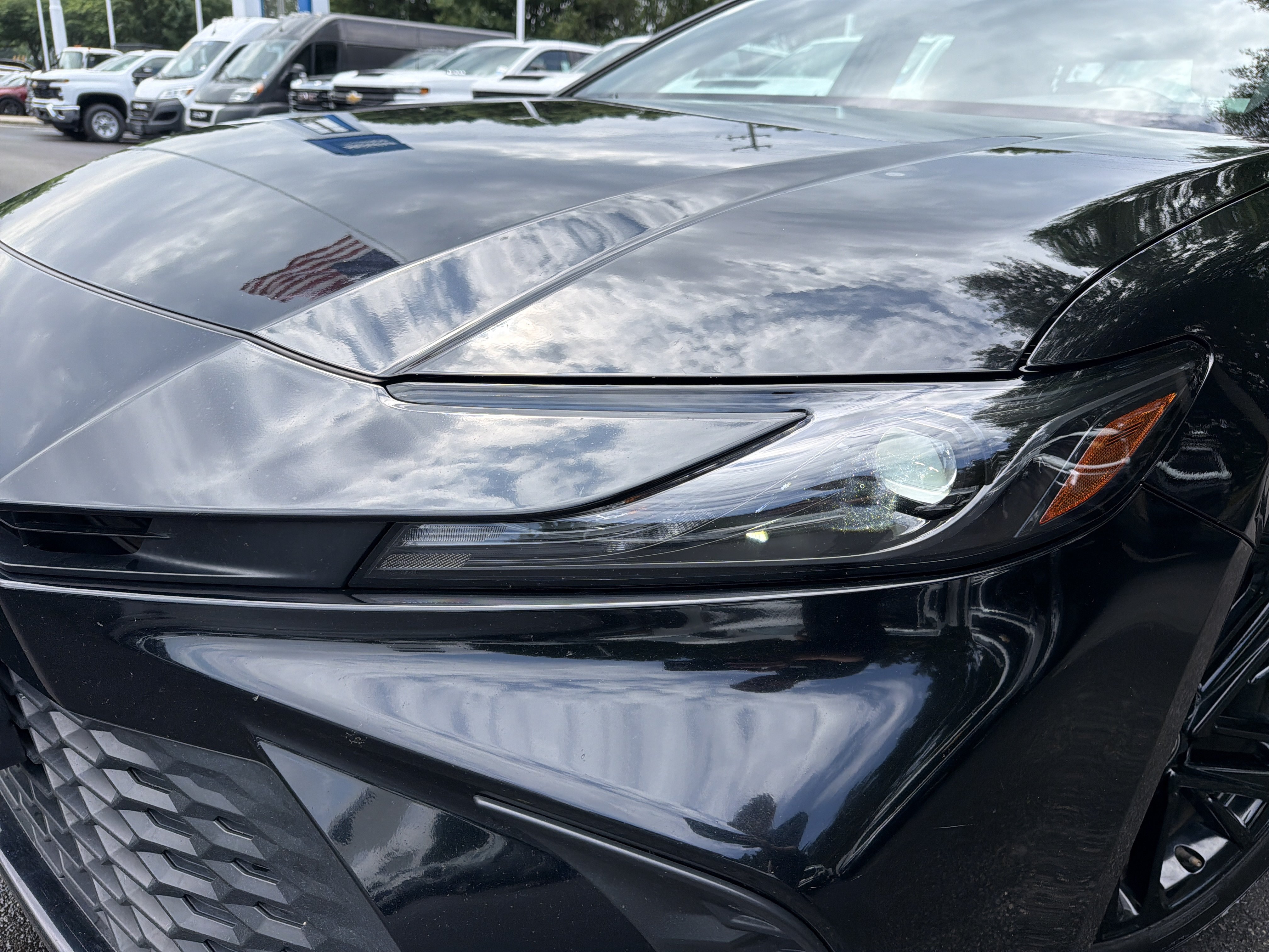 Used 2025 Toyota Camry SE FWD image 6