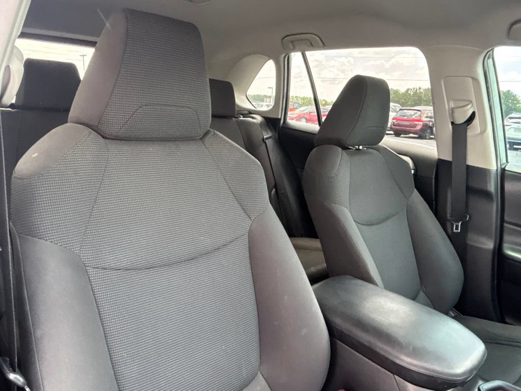 Used 2021 Toyota RAV4 LE FWD image 23