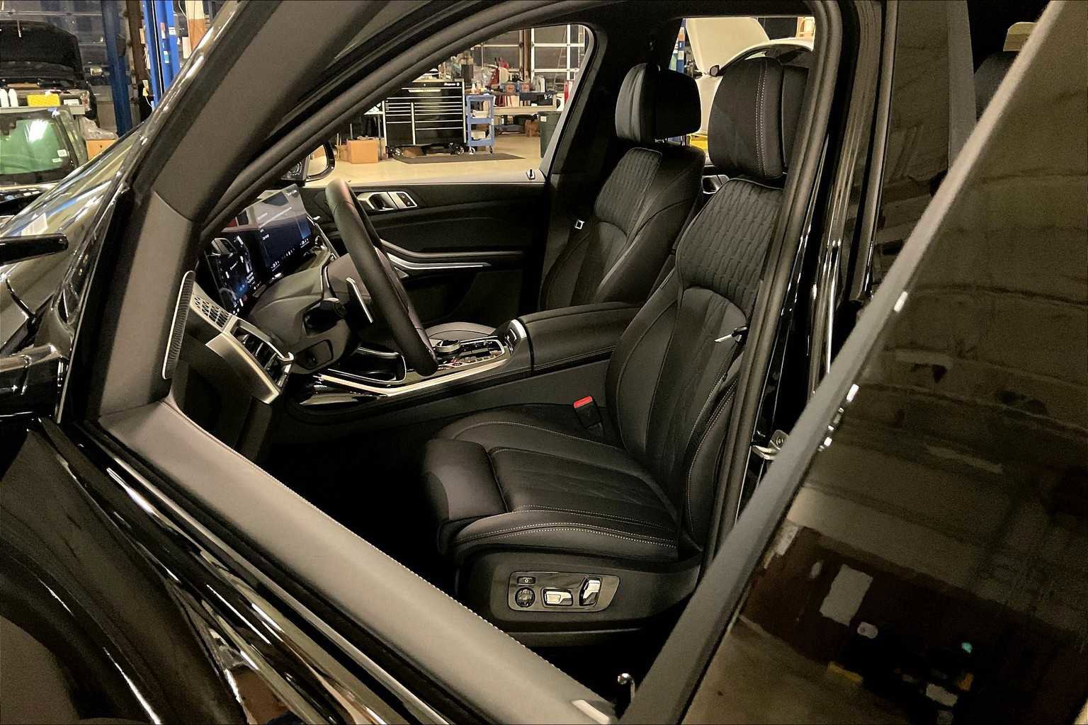 New 2026 BMW X7 M60i image 9