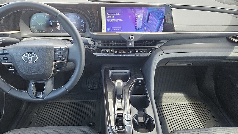 Used 2025 Toyota Crown AWD/4WD image 9