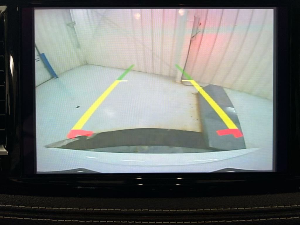 Used 2024 Chrysler Pacifica Limited image 16