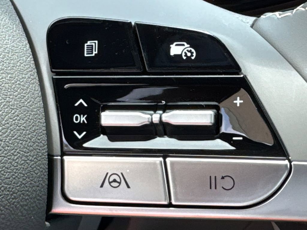 New 2025 Hyundai Elantra Sport image 25