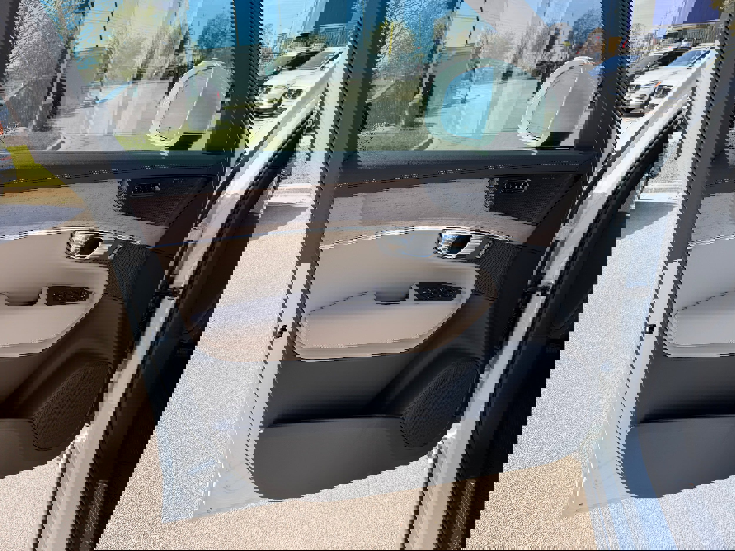 New 2026 Volvo XC90 T8 Ultra w/ Lounge Package image 17