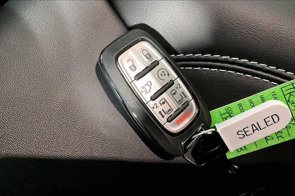 New 2026 Chrysler Pacifica Select image 23