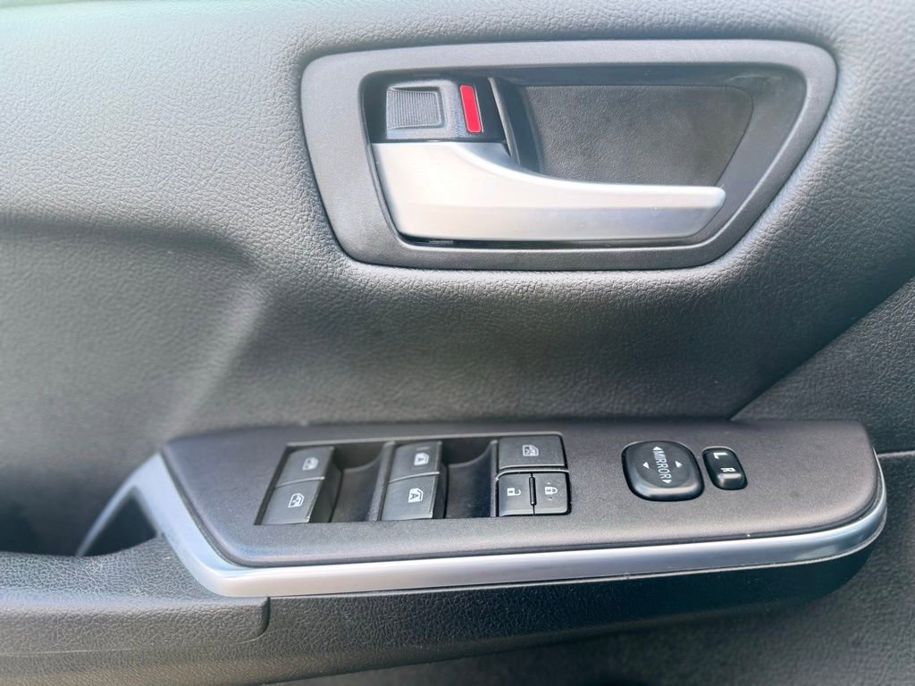 Used 2016 Toyota Camry LE image 16