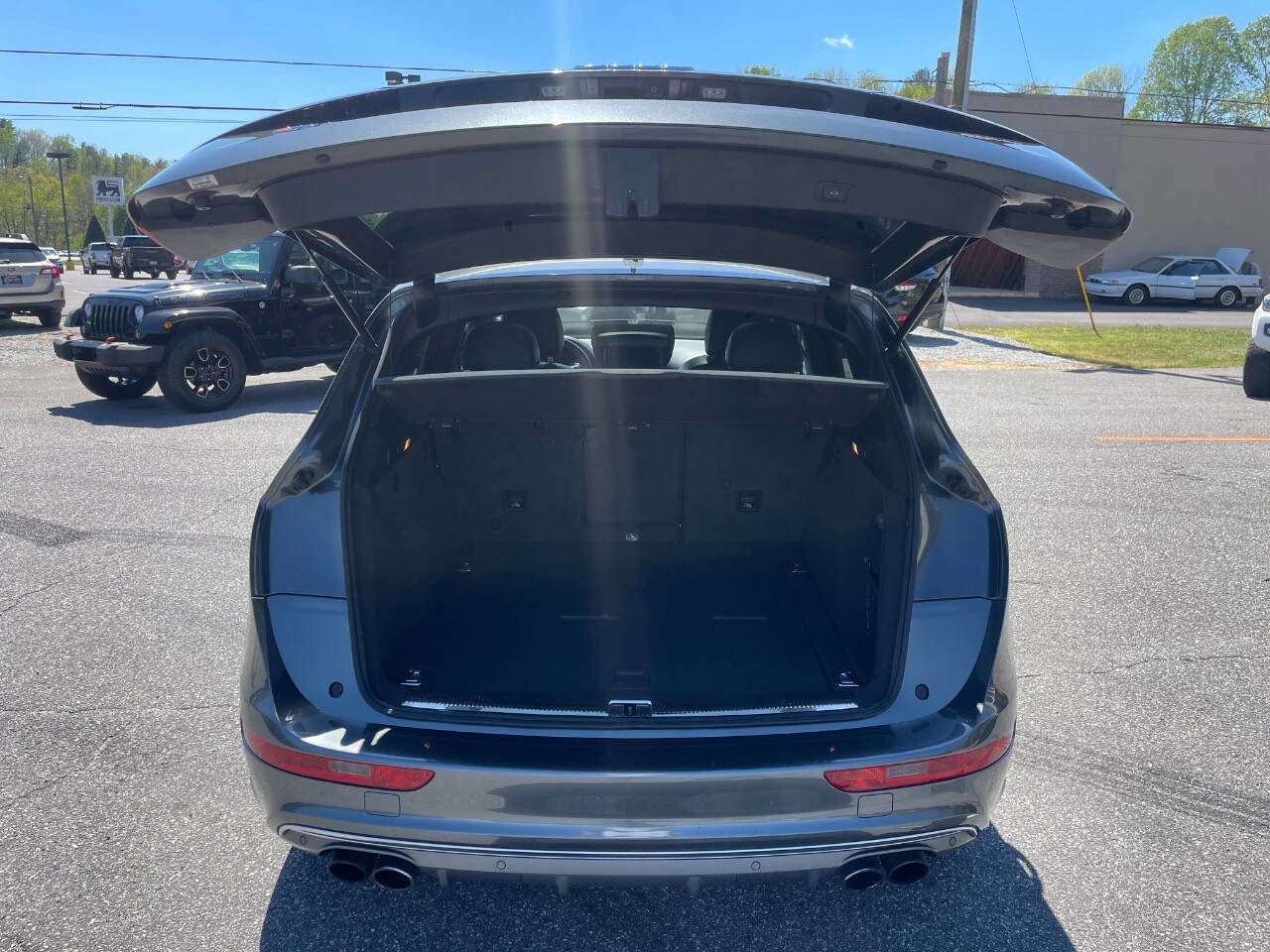 Used 2015 Audi SQ5 Premium Plus w/ Technology Package AWD/4WD image 16