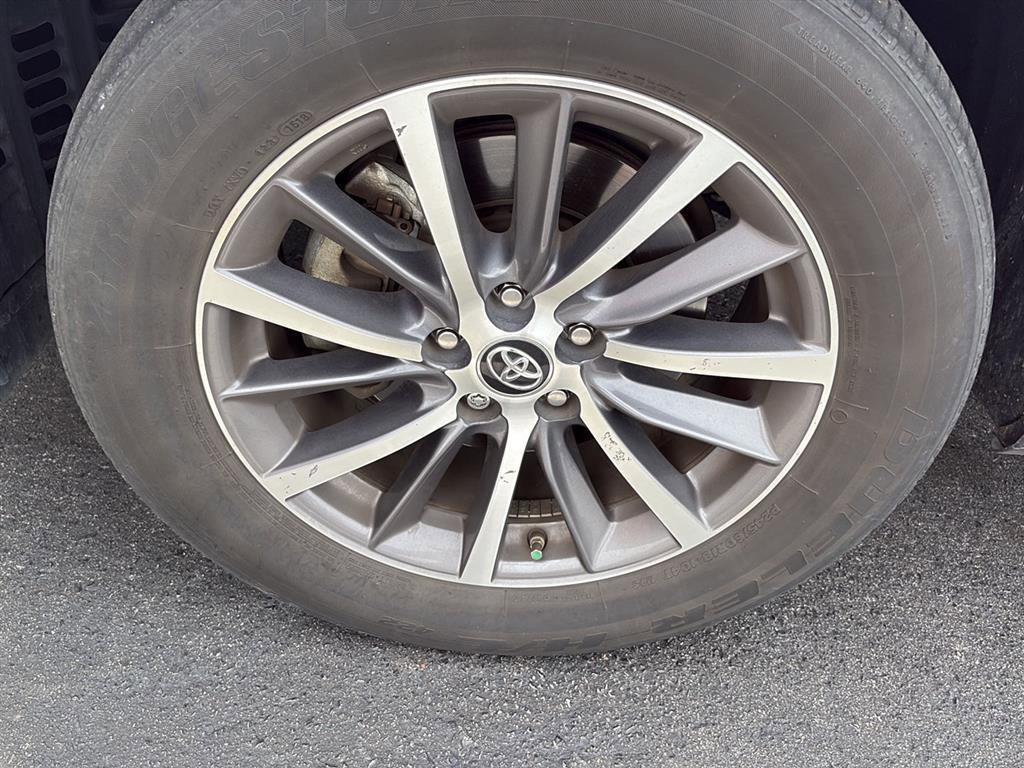 Used 2019 Toyota Highlander XLE image 17