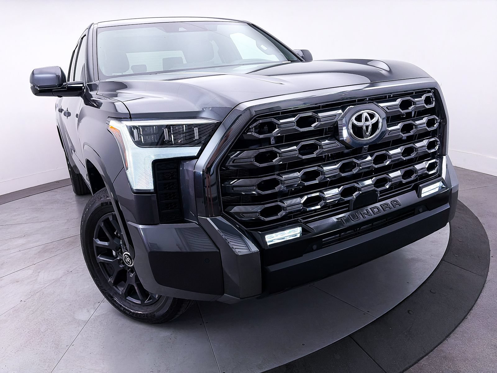 Used 2024 Toyota Tundra Platinum AWD/4WD image 10